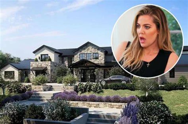 *EXCLUSIVE* Calabasas, CA - Khloe Kardashian puts the Tristan Thompson and Jordyn Woods cheating drama to the side to take her daughter True out for lunch. Khloe stands out in a bright pink coat for the outing. This is the first time Khloe has been seen out since Jordyn Woods appeared on Jada Pinkett Smith's "Red Table Talk" show to discuss the cheating scandal. Shot on 03/02/19 Pictured: Khloe Kardashian BACKGRID USA 3 MARCH 2019 USA: +1 310 798 9111 / UK: +44 208 344 2007 / *UK Clients - Pictures Containing Children Please Pixelate Face Prior To Publication*