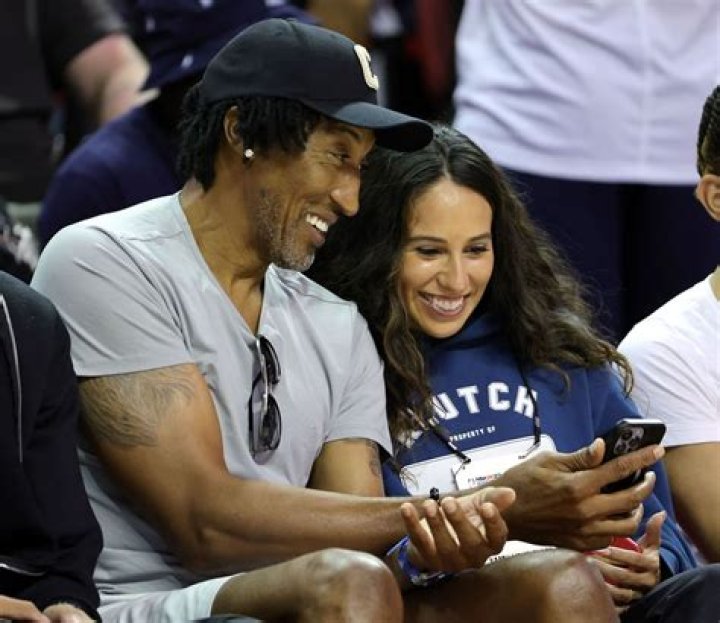 EXCLUSIVE: Ex basketball player Scottie Pippen spotted leaving The oaks Gourmet Market holding 2 bottles of liquor with a mystery woman before heading back to her apartment in Hollywood. 30 Jul 2019 Pictured: Scottie Pippen; Mystery Woman. Photo credit: MEGA TheMegaAgency.com +1 888 505 6342 (Mega Agency TagID: MEGA476159_010.jpg) [Photo via Mega Agency]