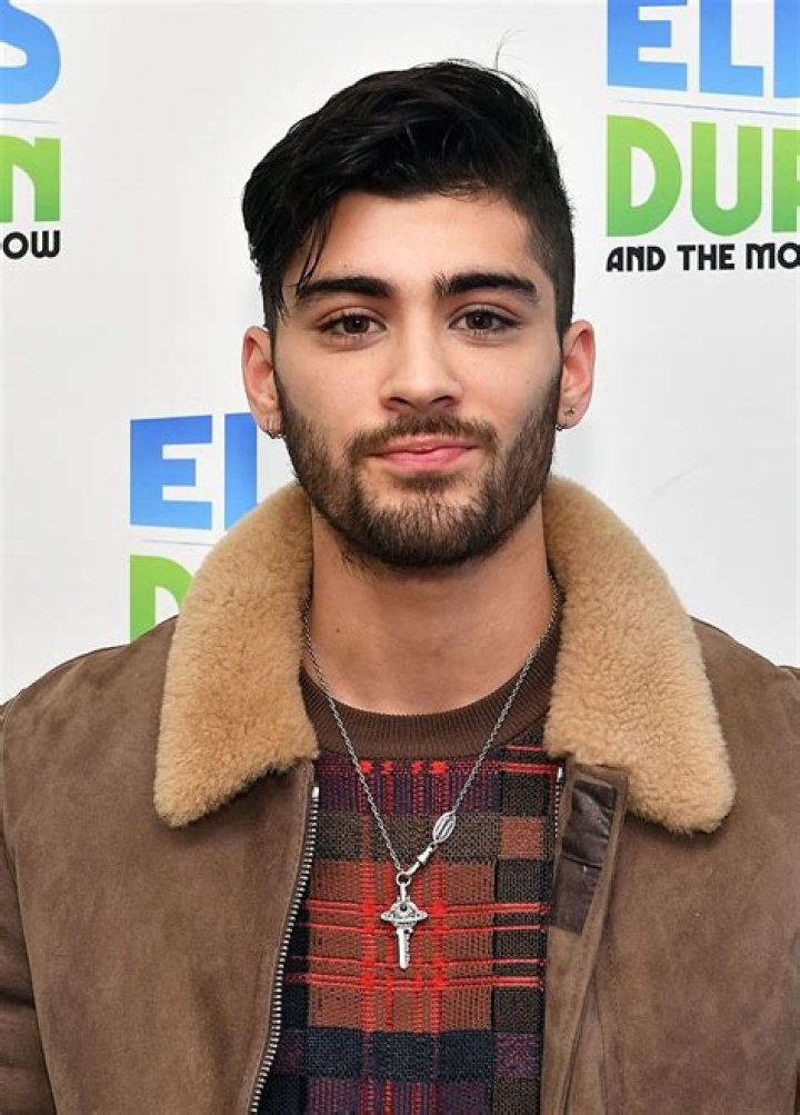 *EXCLUSIVE* New York, NY - Zayn Malik and Gigi Hadid take their daughter to the New York Aquarium in Coney Island. The couple was spotted enjoying an afternoon outing at the famed aquarium with their little girl. Pictured: Zayn Malik, Gigi Hadid BACKGRID USA 13 APRIL 2021 BYLINE MUST READ: T.JACKSON / BACKGRID USA: +1 310 798 9111 / UK: +44 208 344 2007 / *UK Clients - Pictures Containing Children Please Pixelate Face Prior To Publication*