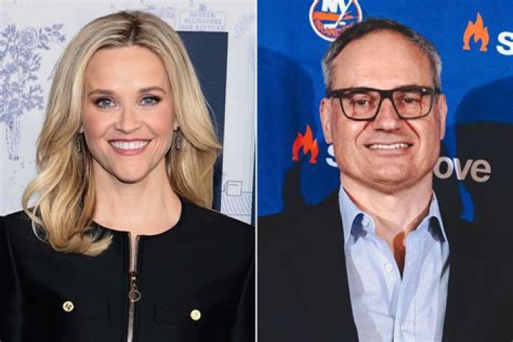 EXCLUSIVE: Reese Witherspoon's daughter Ava Elizabeth Phillippe goes on beach date with new man. The couple eat veggies and cuddle. 03 Jun 2019 Pictured: Ava Elizabeth Philleppe and guy. Photo credit: MEGA TheMegaAgency.com +1 888 505 6342 (Mega Agency TagID: MEGA435874_001.jpg) [Photo via Mega Agency]