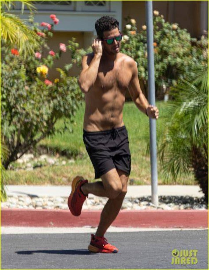 EXCLUSIVE: Wells Adams jogs shirtless and without a protective face mask in Los Angeles on Tuesday. Wells Adams and Sarah Hyland have had to postpone their engagement due to the constant coronavirus lockdown orders set forth by Governor Newsom and Mayor Eric Garretti. Garrett and Newsom recently ordered all bars, churches and other indoor business and office to close down again as well as public mask order. 14 Jul 2020 Pictured: Wells Adams jogging shirtless. Photo credit: GAC / MEGA TheMegaAgency.com +1 888 505 6342 (Mega Agency TagID: MEGA688684_001.jpg) [Photo via Mega Agency]