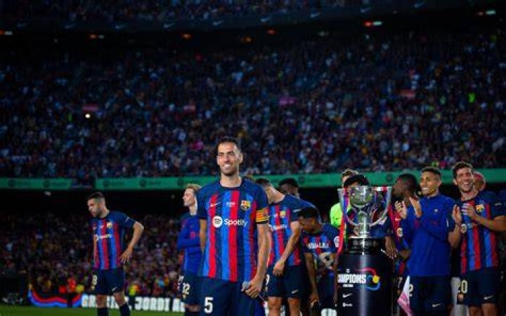 Fc Barcelona's Gerard Pique (l) with His Girlfriend Colombian Singer Shakira Celebrates His Team's Victory Over Athletic Bilbao at the End of the Spanish King's Cup Final Match at Camp Nou Stadium in Barcelona Spain 30 May 2015 Spain Barcelona Spain Soccer King's Cup - May 2015