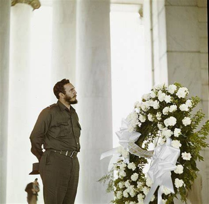 fidel-castro-1959-washington-memorial