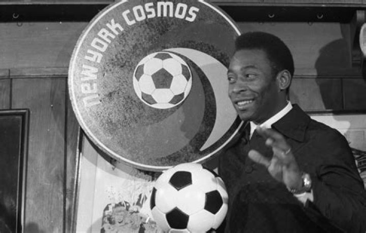 Football Pele (Cosmos) on the ball Pele's farewell game Cosmos v Santos Giants Stadium New York 01/10/1977 Cosmos 2 Santos 1 - Pele's Final Game Sport