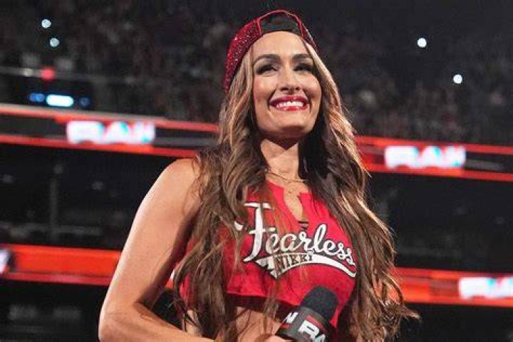 Former WWE Wrestler Nikki Bella takes charge and grabs a kiss from boyfriend Artem Chigvintsev while grabbing some magazines at a newsstand in Studio City, Ca Pictured: Nikki Bella Ref: SPL5119494 300919 NON-EXCLUSIVE Picture by: London Entertainment / SplashNews.com Splash News and Pictures Los Angeles: 310-821-2666 New York: 212-619-2666 London: +44 (0)20 7644 7656 Berlin: +49 175 3764 166 World Rights
