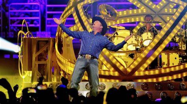 Garth Brooks Hits The Stage