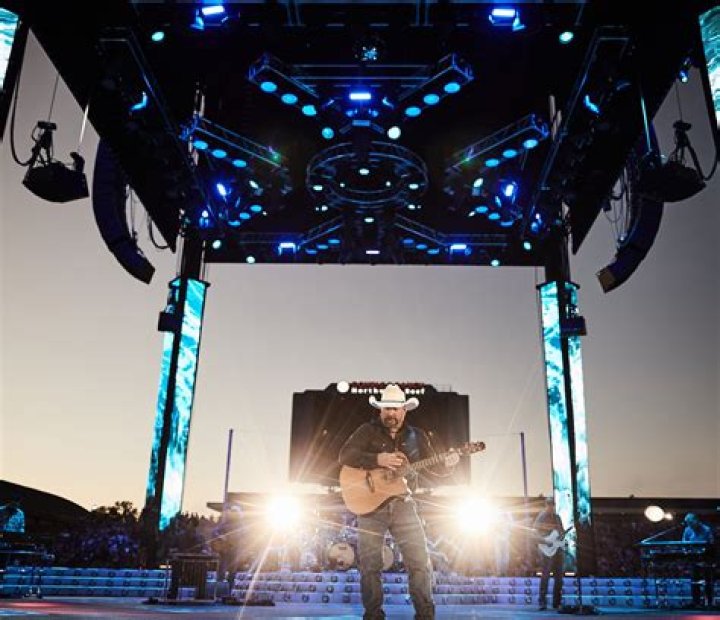 Garth Brooks On Stage