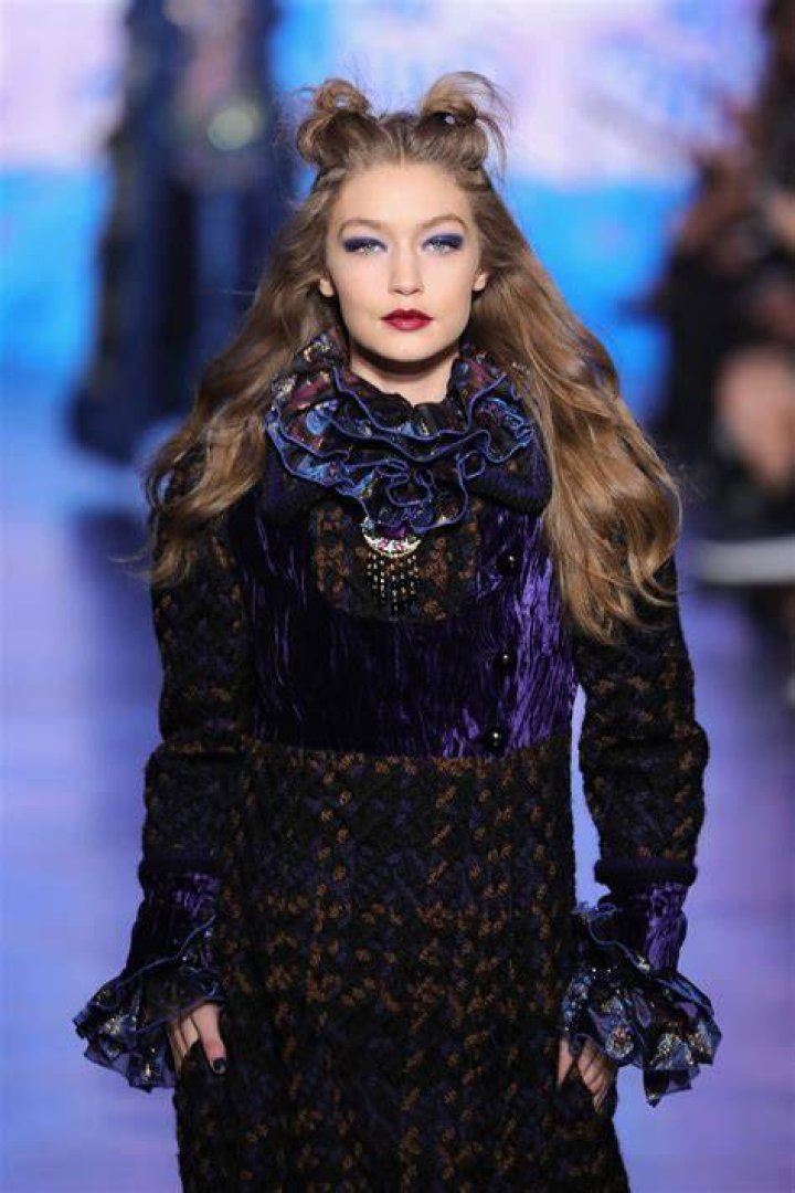 gigi-hadid-anna-sui-feb-15-2017