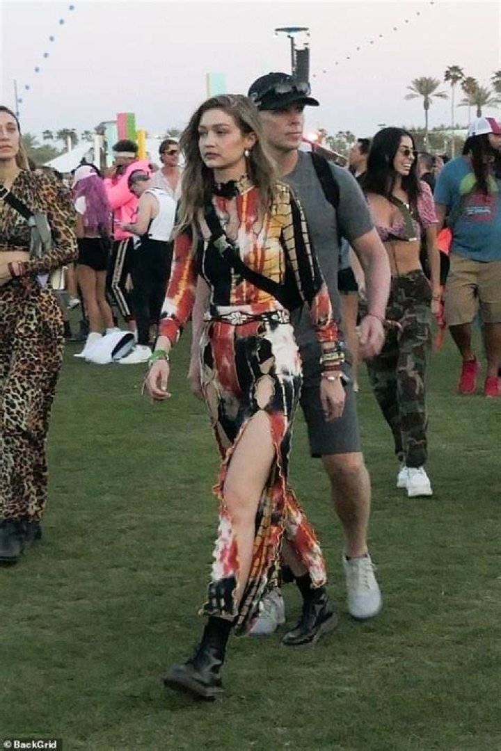 gigi-hadid-coachella-2