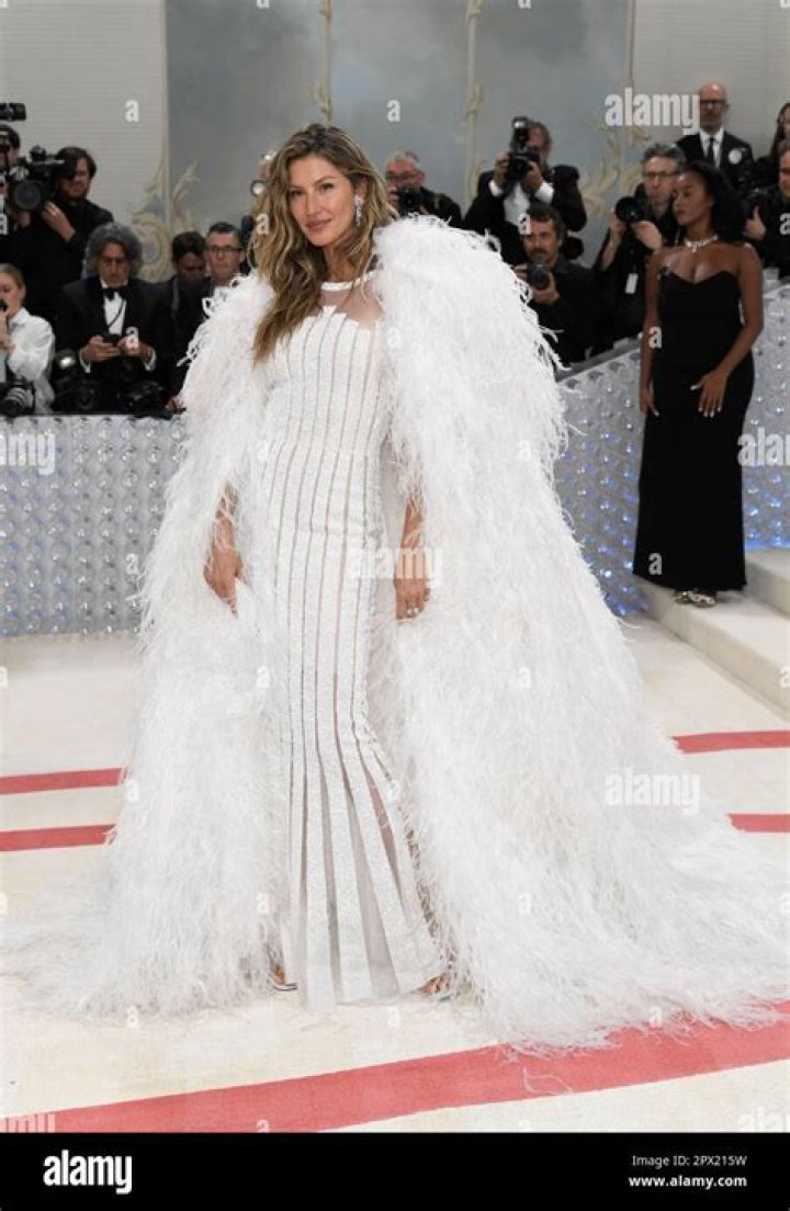 Gisele B&uuml;ndchen The Costume Institute Benefit Celebrating the exhibition 'Heavenly Bodies: Fashion and The Catholic Imagination' on view from May 10 through October 8, 2018, Met Gala, New York, USA - 07 May 2018 WEARING VERSACE