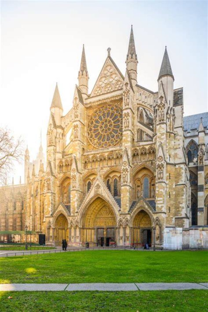Gracefully Elegant At Westminster Abbey