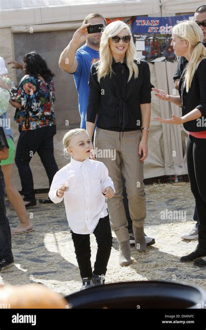 Gwen Stefani & Son At Pumpkin Patch