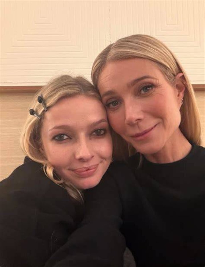 Gwyneth Paltrow & Daughter Apple Go For A Stroll In Aspen