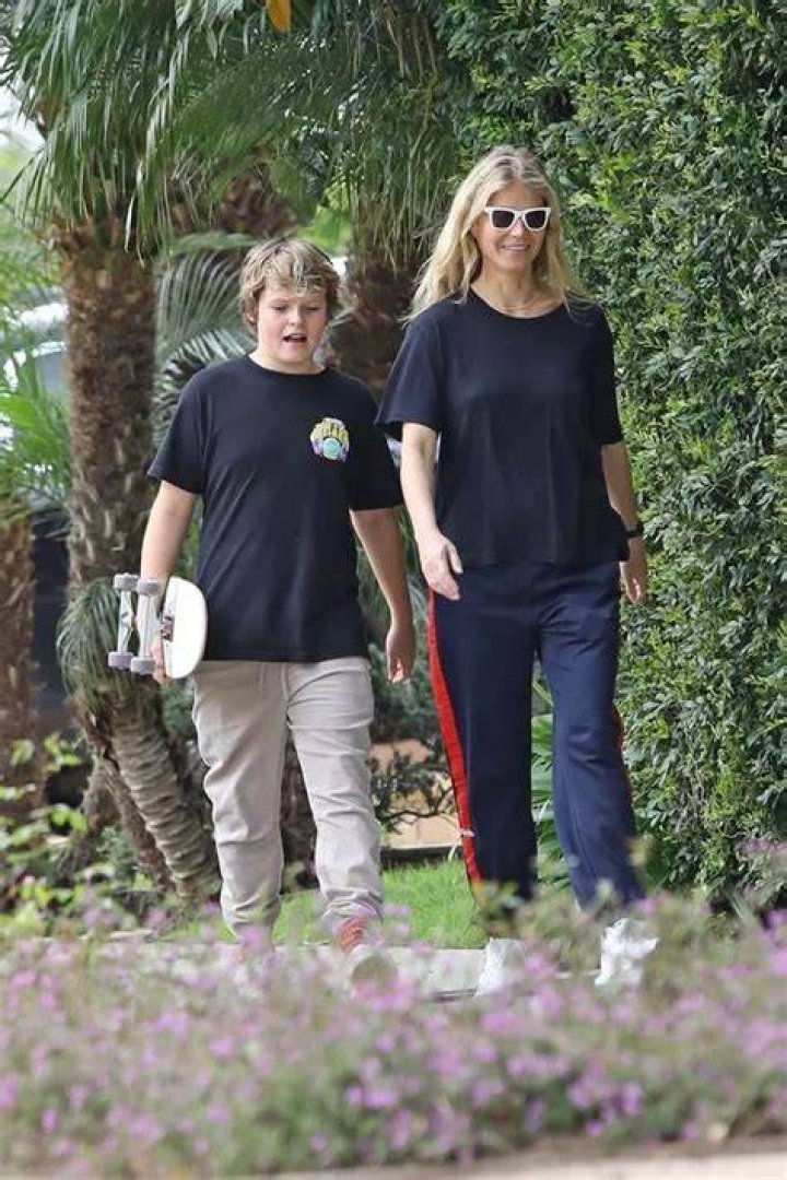 Gwyneth Paltrow & Son Moses Stroll In Seville