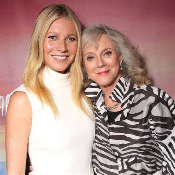 Gwyneth Paltrow with her mom and daughter