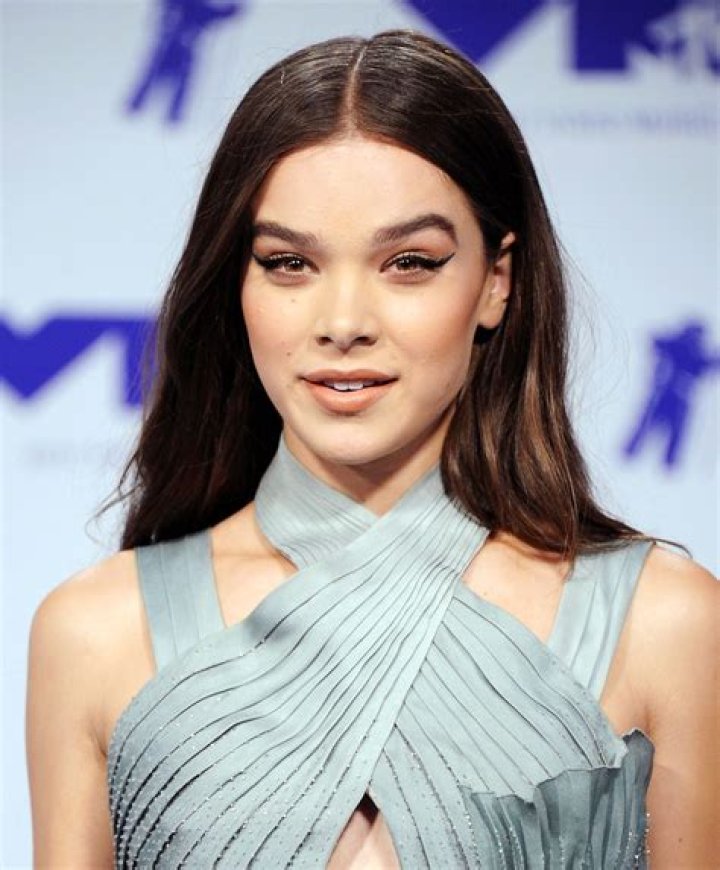 Hailee Steinfeld at the 2017 MTV Movie and TV Awards