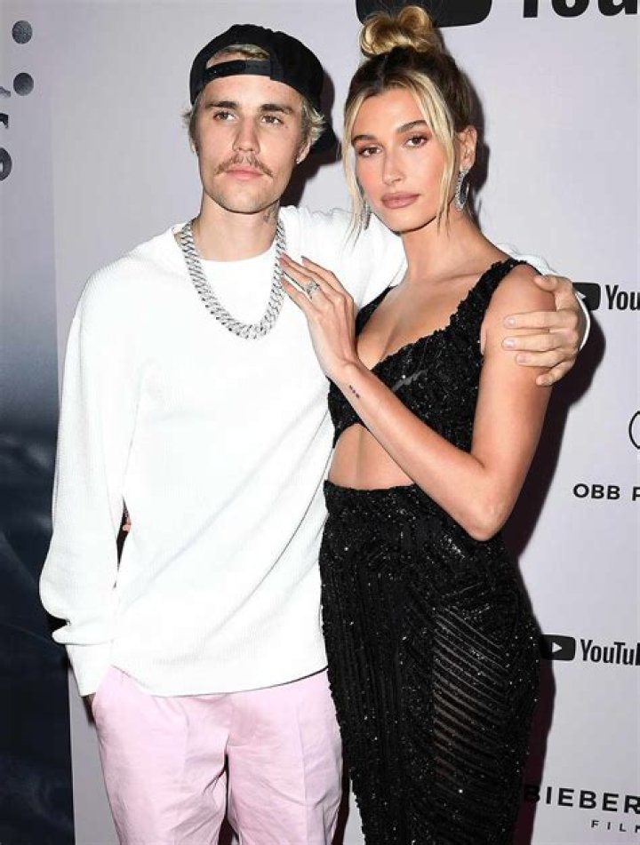 Hailey Baldwin & Justin Bieber in Paris