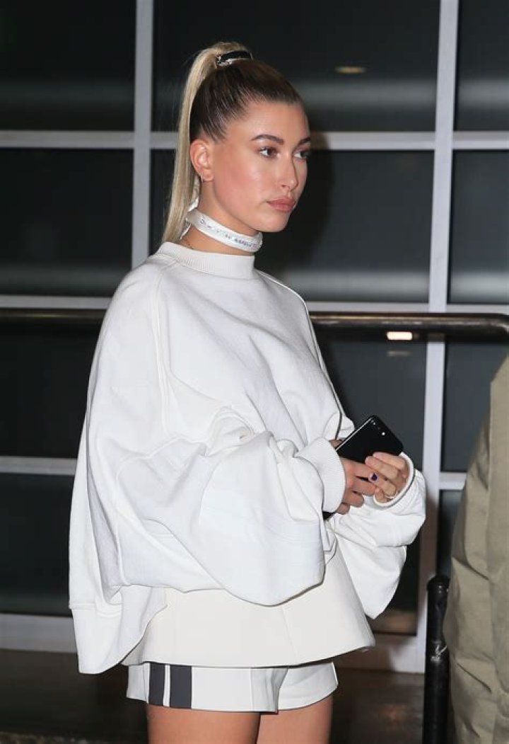 Hailey Baldwin looking stylish