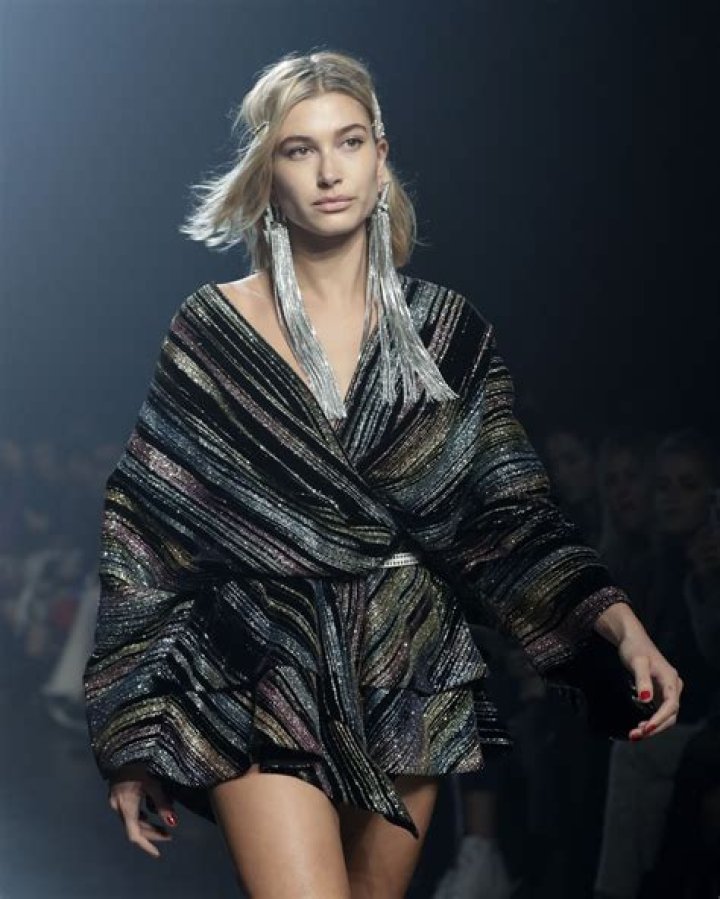 hailey-baldwin-nyfw-zadig-and-voltaire-show-fall-2017