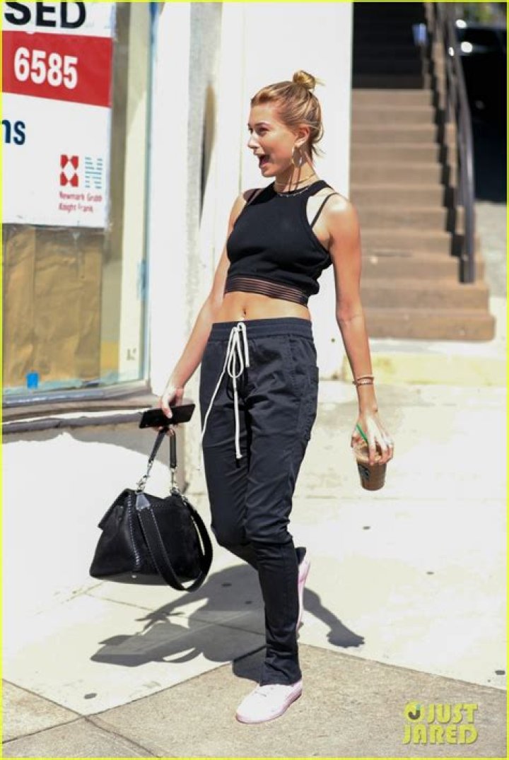 Hailey Baldwin shows off a stylish outfit in Los Angeles