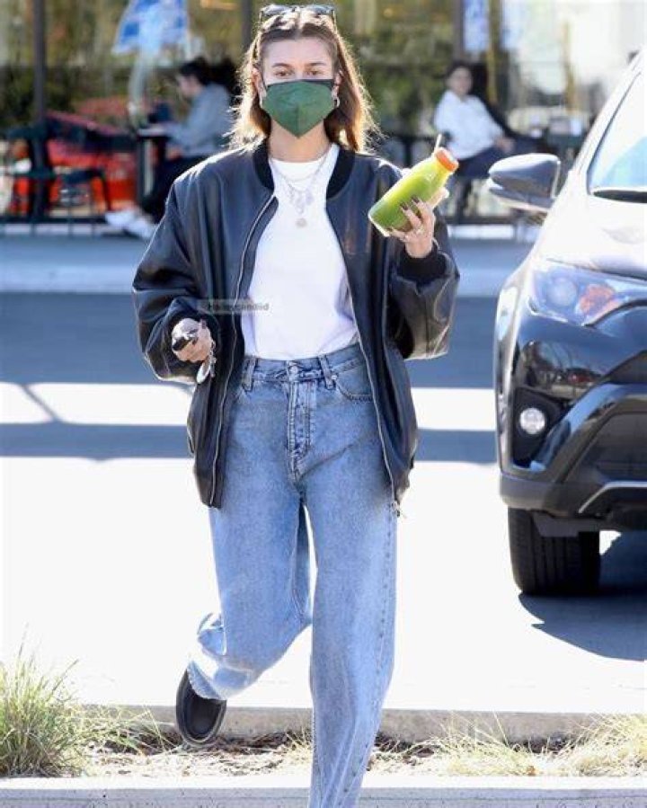 Hailey Bieber is seen running errands. 28 Mar 2023 Pictured: Hailey Bieber. Photo credit: Thecelebrityfinder/MEGA TheMegaAgency.com +1 888 505 6342 (Mega Agency TagID: MEGA962605_003.jpg) [Photo via Mega Agency]