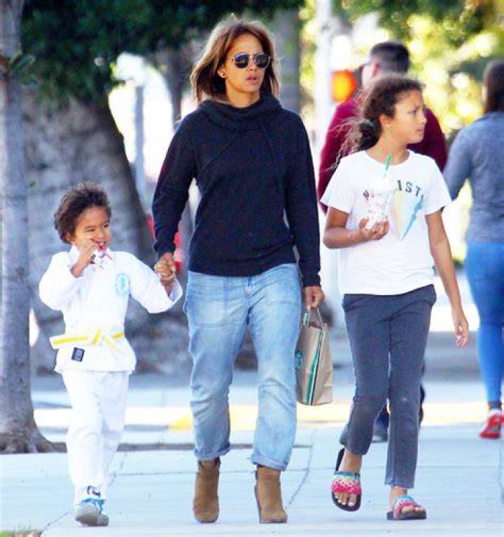Halle Berry & Her 2 Kids