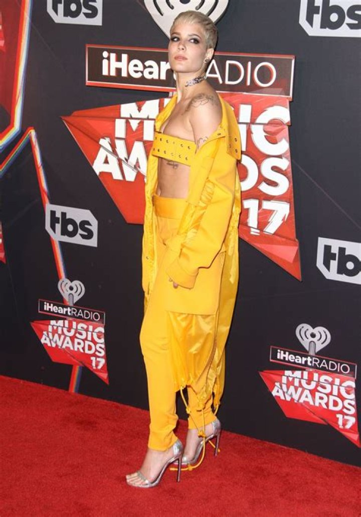 halsey-iheartradio-music-awards-2017
