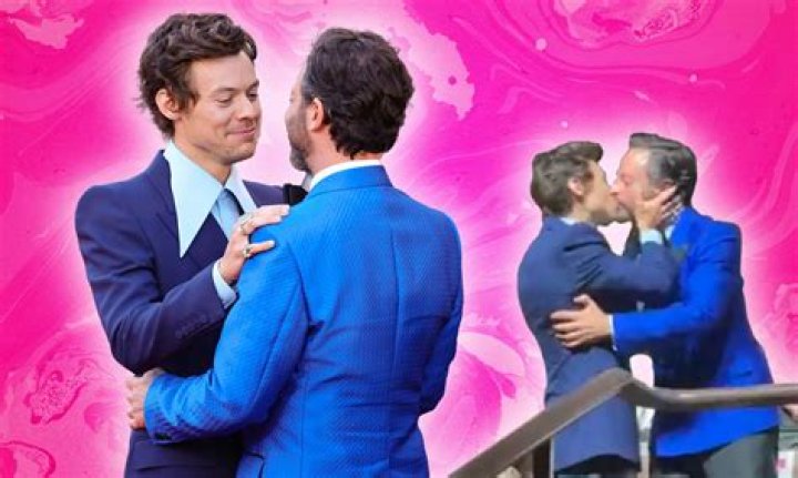 Harry Styles Kissing