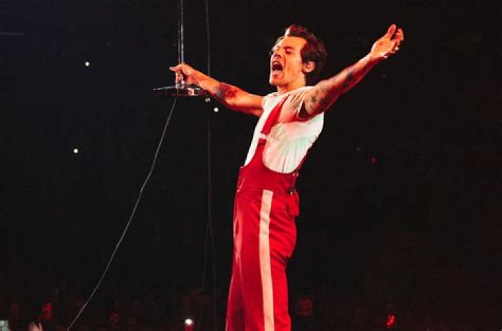 Harry Styles performs on the opening night of his "Love On Tour" tour at the Ibrox stadium in Glasgow, 11 June. Pictured: Harry Styles Ref: SPL5318248 110622 NON-EXCLUSIVE Picture by: SplashNews.com Splash News and Pictures USA: +1 310-525-5808 London: +44 (0)20 8126 1009 Berlin: +49 175 3764 166 World Rights