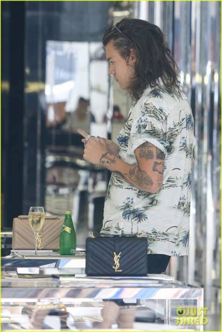 Harry Styles shopping with James Corden and his family