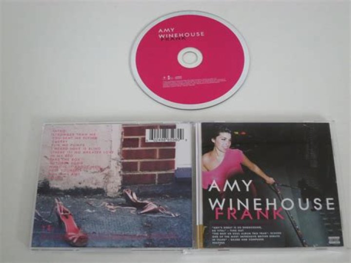 091410_hollyscopes_amy_winehouse_544110723125050