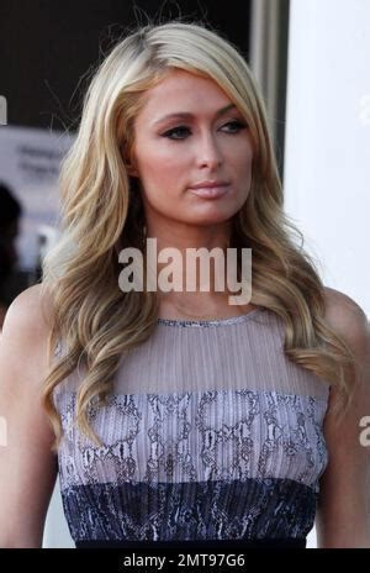 Hollywood, CA - Paris Hilton is all smiles while exiting her first concert in Hollywood. The socialite waved as she recorded a segment wearing a colorful outfit. Pictured: Paris Hilton BACKGRID USA 7 JUNE 2023 BYLINE MUST READ: ALEXJR / BACKGRID USA: +1 310 798 9111 / UK: +44 208 344 2007 / *UK Clients - Pictures Containing Children Please Pixelate Face Prior To Publication*