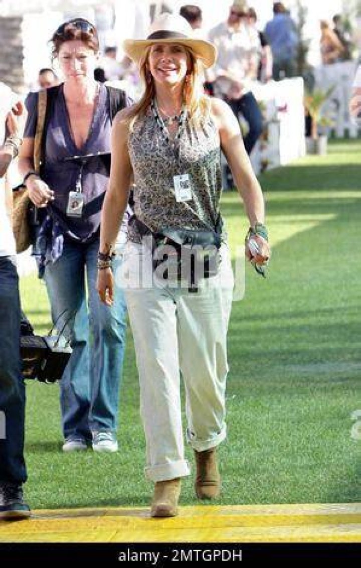 Indio, CA - *EXCLUSIVE* - Actress Vanessa Hudgens shows off her moves on day two at the Coachella 2022 Music Festival in Indio, CA. Pictured: Vanessa Hudgens BACKGRID USA 16 APRIL 2022 BYLINE MUST READ: BACKGRID USA: +1 310 798 9111 / UK: +44 208 344 2007 / *UK Clients - Pictures Containing Children Please Pixelate Face Prior To Publication*