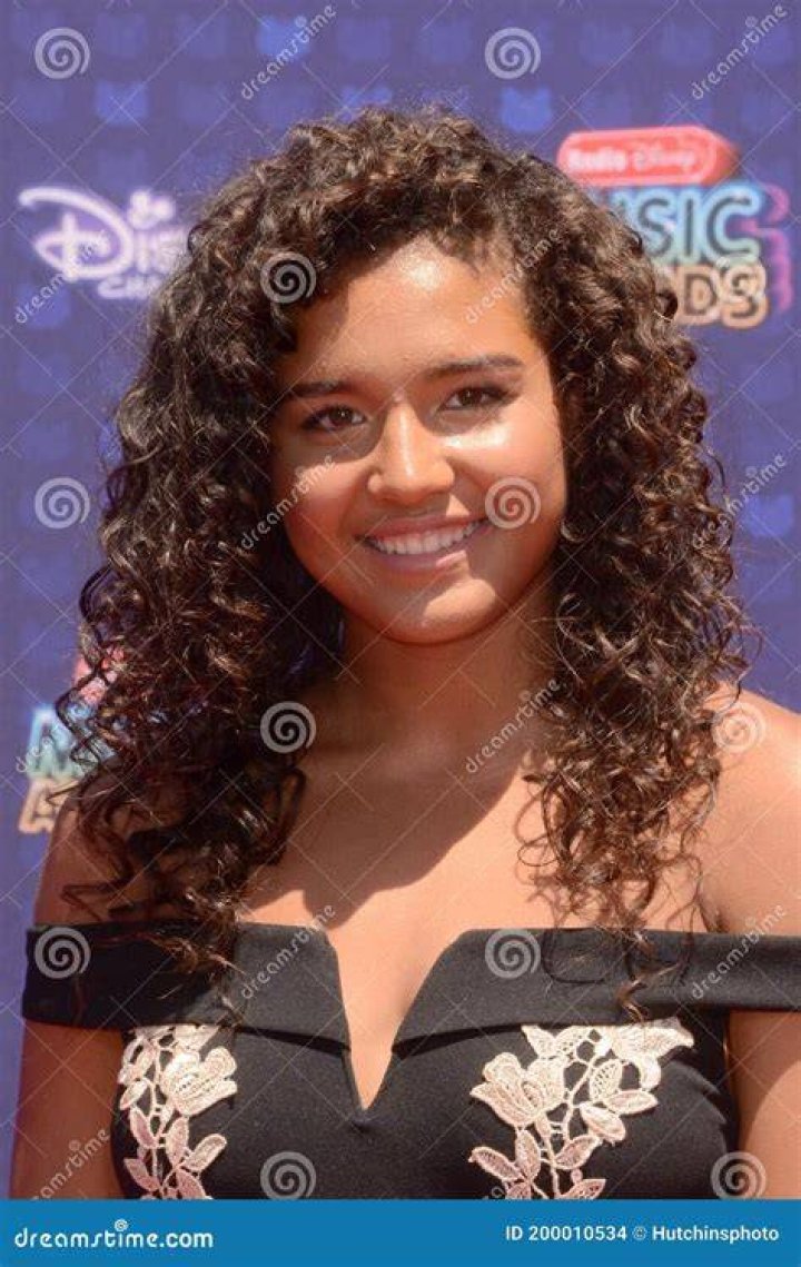 isabella-wylie-radio-disney-music-awards-2017