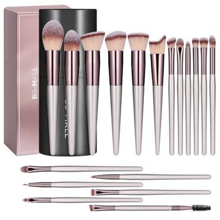 IT Cosmetics brush