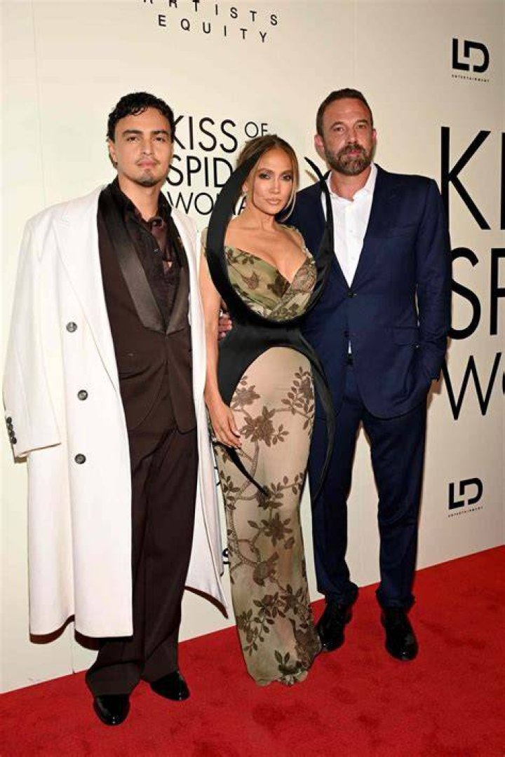 J.Lo and Ben Affleck go house hunting