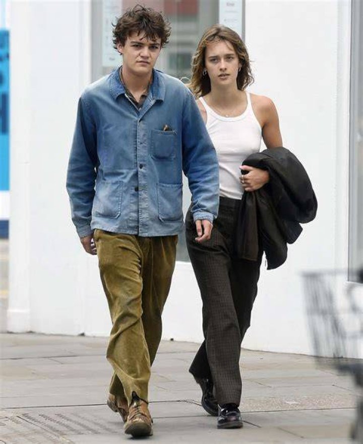 Jack Depp stops by a grocery store for a snack