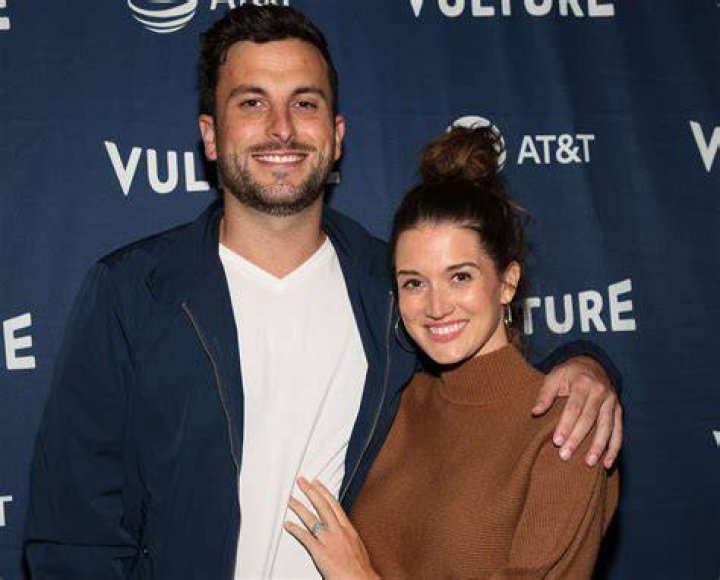 Jade Roper & Tanner Tolbert Enjoy Cocktails