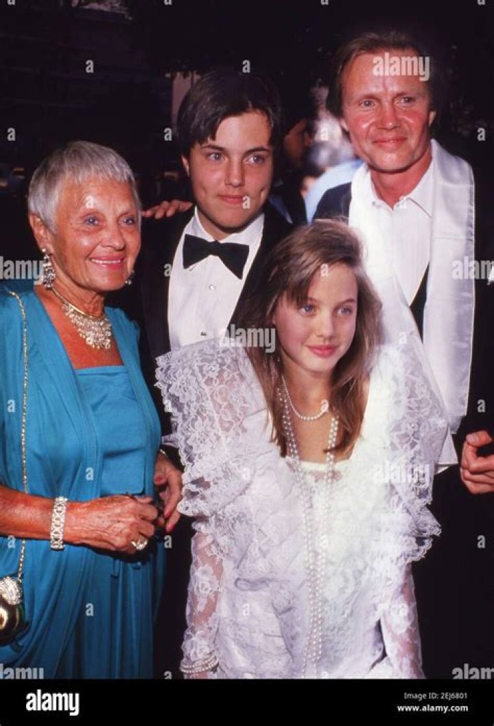 James Haven Barbara Voight Angelina Jolie and Jon Voight at the 1986 Academy Awards 03-1986 Angelina Jolie and Family at the 1986 Oscars