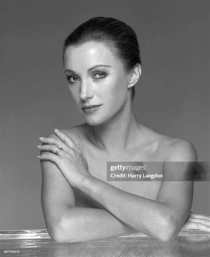 Jane Seymour Poses