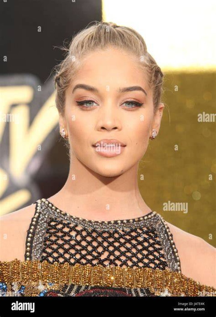 jasmine-sanders-mtv-awards-2017-best-dressed