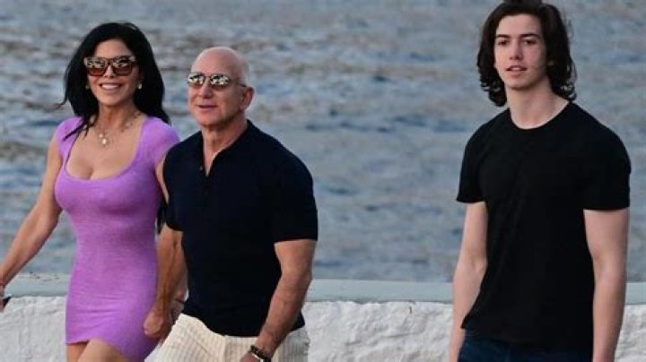 jeff bezos gf with sons