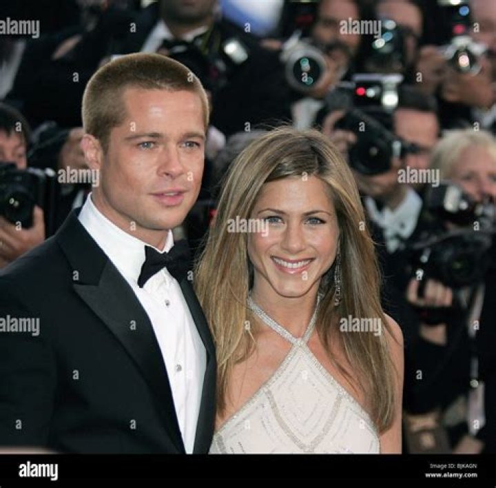 Jennifer Aniston and Brad Pitt 56TH ANNUAL EMMY AWARDS, LOS ANGELES, AMERICA - 19 SEP 2004