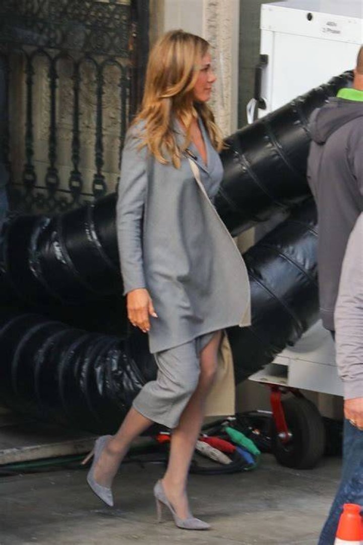 Jennifer Aniston On The Set Of &lsquo;Murder Mystery&rsquo;