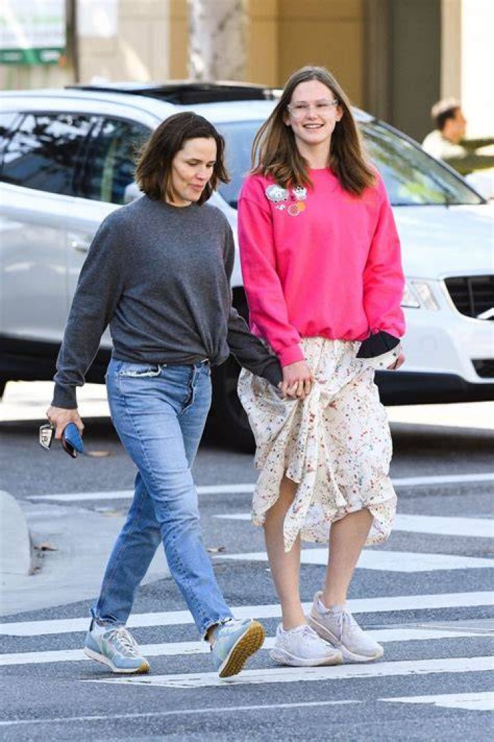 Jennifer Garner And Daughter Violet Affleck In Paris