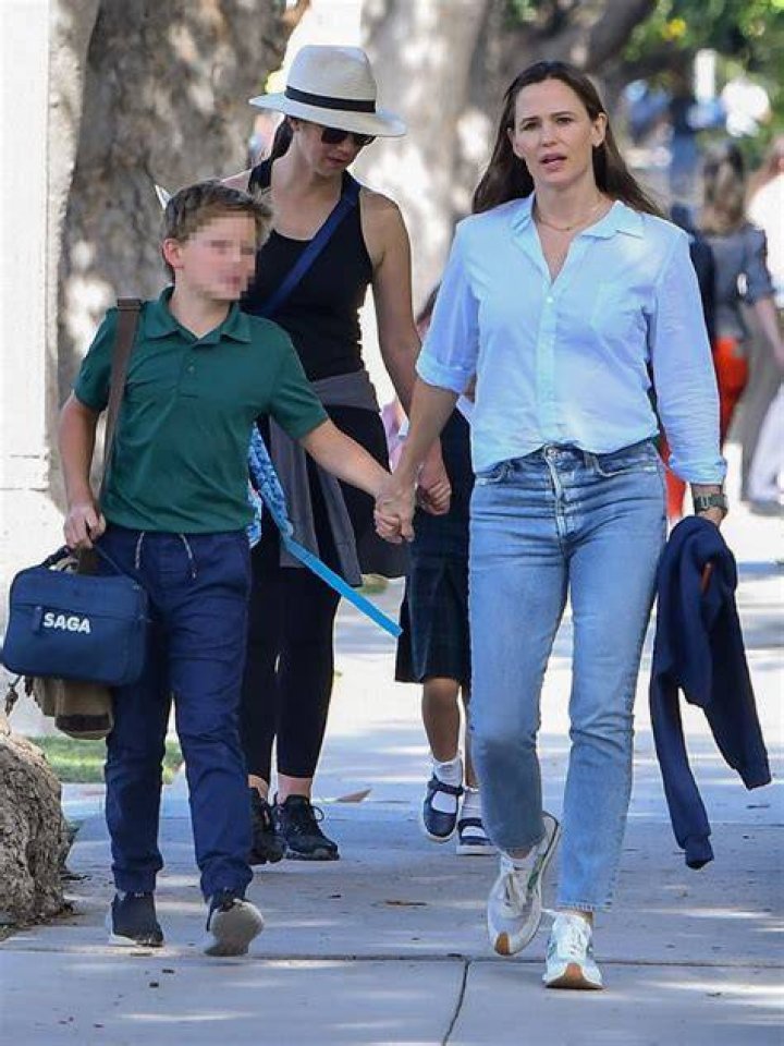 Jennifer Garner And Son Samuel Grab Lunch