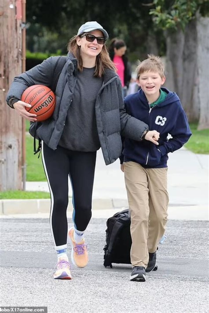 Jennifer Garner Bodyboards With Son Samuel