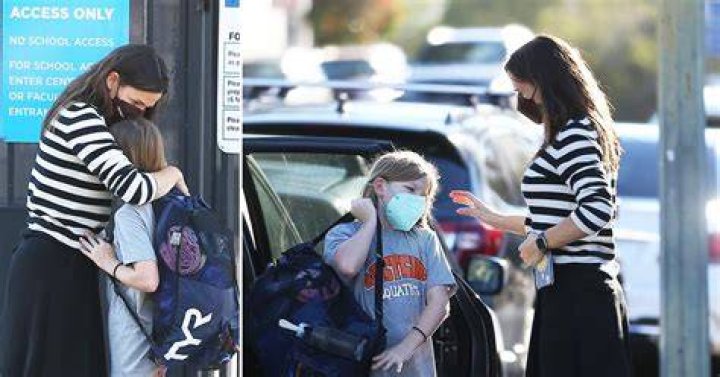 Jennifer Garner Drops Samuel Off At Ben Affleck&rsquo;s House