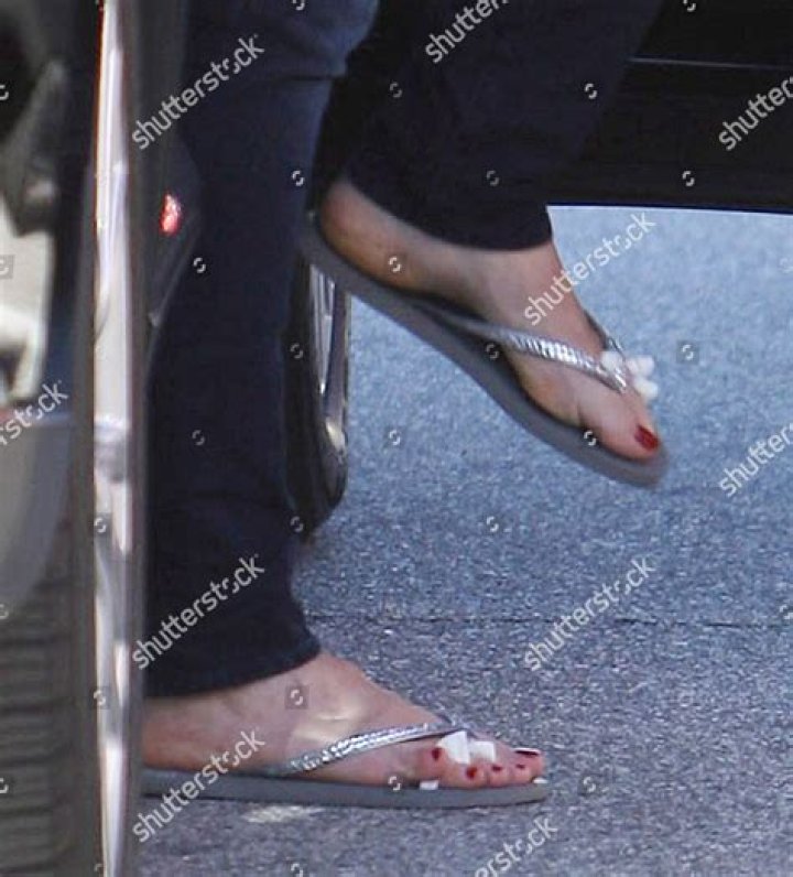 Jennifer Garner Gets A Pedicure With Daughter Violet