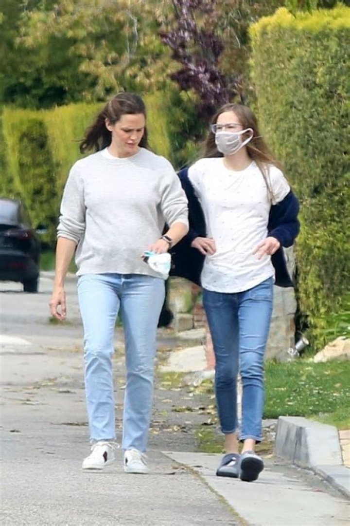 Jennifer Garner Takes A Walk With Seraphina